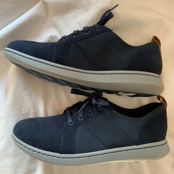 Clarks Cloudsteppers blue 'Step Move Fly' sneakers - Picture 8 of 10